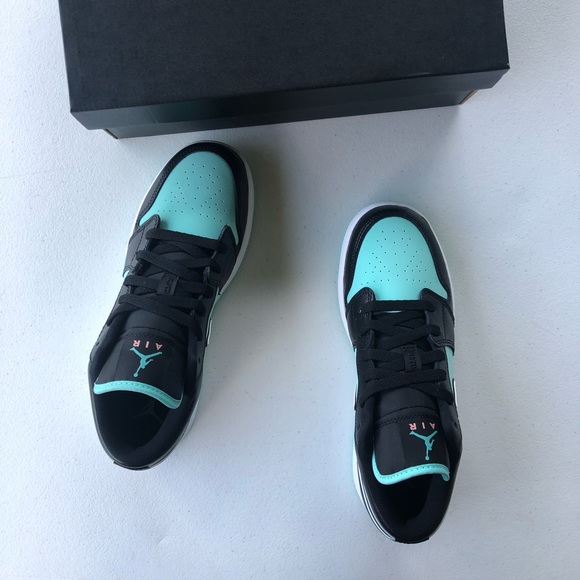 Air Jordan 1 Low SE (GS) - Picture 4 of 6